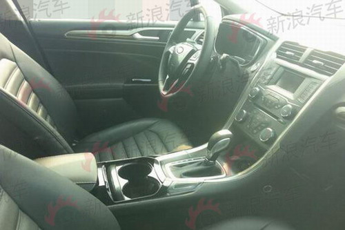 上海车展发布 新蒙迪欧致胜低配版被偷拍插图3 上海车展发布 新蒙迪欧致胜低配版被偷拍