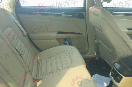 上海车展发布 新蒙迪欧致胜低配版被偷拍插图4 上海车展发布 新蒙迪欧致胜低配版被偷拍