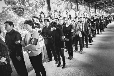 前国务院副总理回良玉送花圈悼念吴仁宝