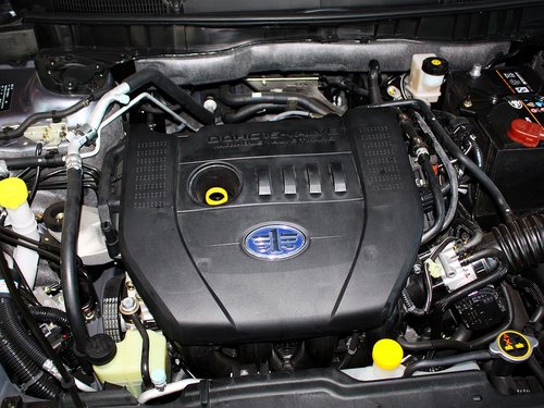 连云港购奔腾B90优惠8000元 有少量现车插图3 一汽奔腾 奔腾B90 2.0L MT 发动机主体特写